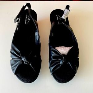 St John’s Bay Womens sandals